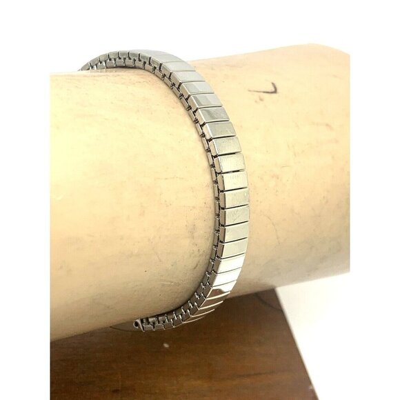 Timex Women's Watch TW2W18600 Quartz Silver Dial Stainless Steel 25mm - Picture 9 of 13